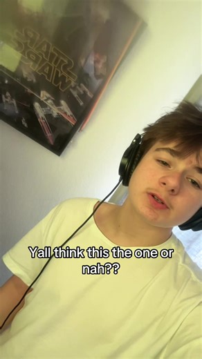 Face reveal rahh which vinyl yall think im playin #rap #newmusic #fyp #undergroundrapper #viral