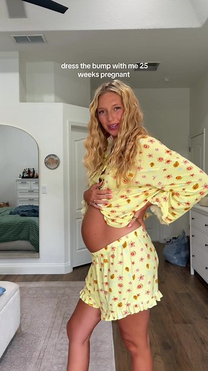 25 Weeks Pregnant: Cute Matching Outfit & Church Fit