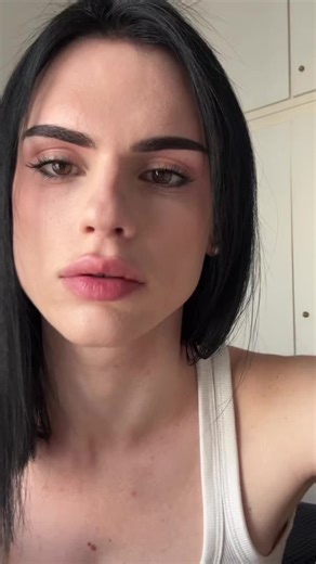 Εφηβεία στα 22: Η εμπειρία της ορμονικής θεραπείας