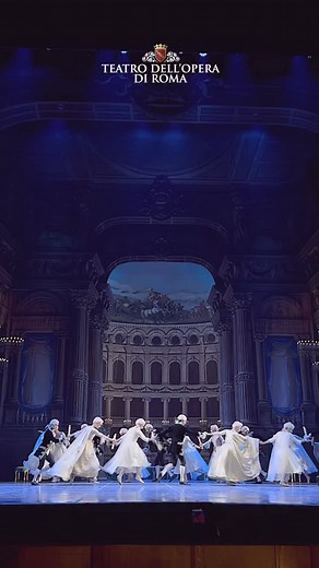 E voi cosa aspettate a correre a Teatro per “Marco Spada”? Sono previste ancora due recite del balletto di Pierre Lacotte, il 28 e 29 ottobre! —— AUBER: “MARCO SPADA” 24-29 ottobre 2025, Teatro Costanzi DIRETTORE: David Garforth COREOGRAFIA: Pierre Lacotte RIPRESA DA: Anne Salmon e Gil Isoart SCENE E COSTUMI: Pierre Lacotte LUCI: Jean-Michel Désiré PERSONAGGI E INTERPRETI MARCO SPADA: Igor’ Cvirko (24, 25 h.20, 28, 29), Alessio Rezza (25 h.15, 26) ANGELA: Iana Salenko (24, 25 h.20, 28), Marta Ma