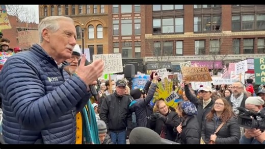 Sen. Angus King speaks at Hands Off rally in Portland