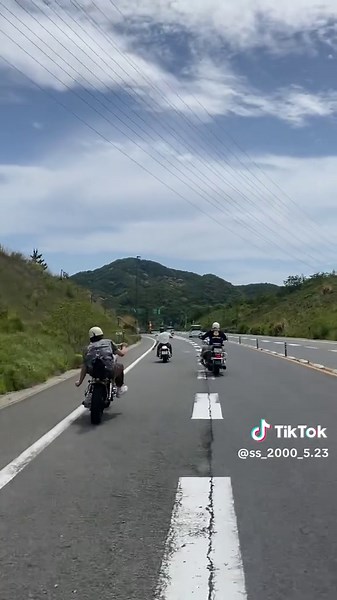 みんなで手信号やっちゃお👈 #マグナ250 #レブル250 #ビラーゴ250 #w650 #magna250 #rebel250 #virago250 #hondamotorcycles #yamahamotorcycles #kawasakimotorcycles #honda #yamaha #kawasaki #harleydavidson #本田技研工業 #国産アメリカン #ジョッキーシフト #ナイトツーリング #アメリカンバイク好きと繋がりたい #ツーリング仲間募集