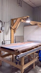 How do you flip a 375lb table top?👍😎 | Dust & Wood