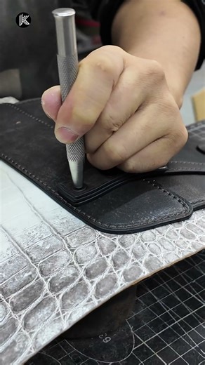 Make a Himalayan crocodile leather backpack#crocodileleather #himalayas #backpack #leatherbag #bag