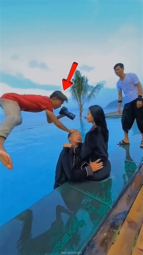 Photo shoot gone wrong in ocean side😨#shortsvideo