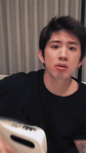 Taka and his guitar 🎸 #taka #takahiro #oneokrock