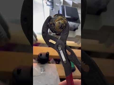 How to replace an auto air vent AAV on a Worcester Bosch 30si 25si 24 junior 28 junior step by step