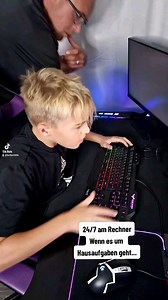 6.2K views · 23 reactions | 24/7 am Rechner Wenn es um Hausaufgaben geht... #schule #school #hausaufgaben #computer #pc #schoolhomework #kids #comedy #spaß #funny #lustig #family #familie #life #leben #fyfyfy #fy #foryou #fyp | FunFam4Life | Facebook