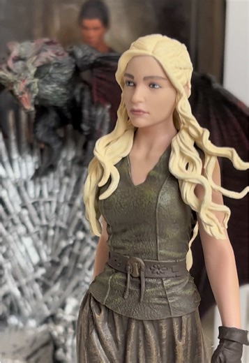 Daenerys Targaryen — Dark Horse (2017) 🐉 The Mother of Dragons in collectible form. One of the most powerful and unforgettable characters from Game of Thrones. Beautiful sculpt, iconic look, and amazing details that really capture Daenerys. Dracarys. 🔥 Who was your favorite character in Game of Thrones? #gameofthrones #daenerystargaryen #collectiblefigures #got #dracarys