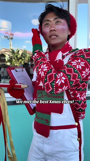 Make sure to not miss meeting the best Christmas Elves! Only @Universal Orlando Resort #tallytheelf #universalstudios #christmastime