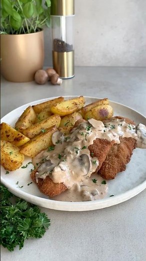 ✨Schnitzel mit Champignon-Rahmsoße✨ das Rezept findet ihr unten in den Kommentaren❤️