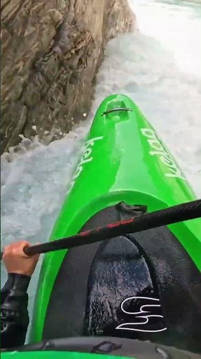 Foystein Drop: Extreme 12m Waterfall Kayak Challenge! 🌊🚣‍♂️