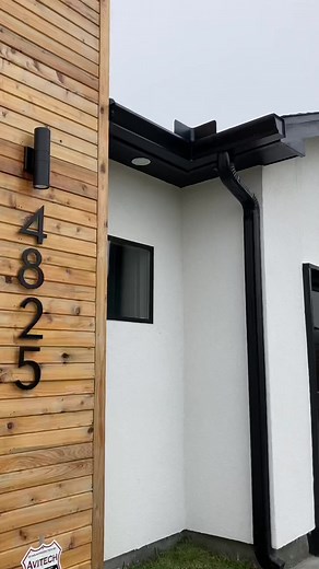 Black rain gutters and downspouts. #seamlessgutters #raingutters #contractorsoftiktok #bluecoller #fyp #foryou #parati #foryoupage #corpuschristi #texas #freeestimates #smallbusiness #