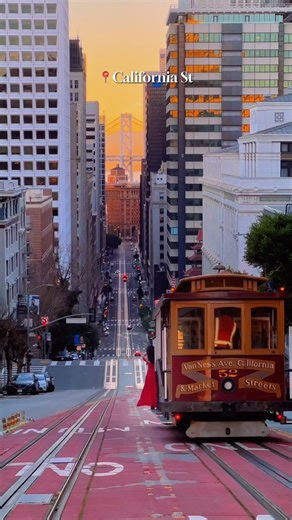 Lina Irwanto| San Francisco Travel & Lifestyle on Instagram: "My fave cable car ride view 😍 San Francisco cable cars are the world’s last manually operated cable car system. The cars are being pulled along by cables embedded in the street. Riding a cable car up and down the hills of San Francisco is an iconic and timeless experience everyone should have on their visit to the Golden City. Your guide to ride SF Cable car ⬇️ 🌉 There are 3 lines to choose from. California Line (on the video), Powe
