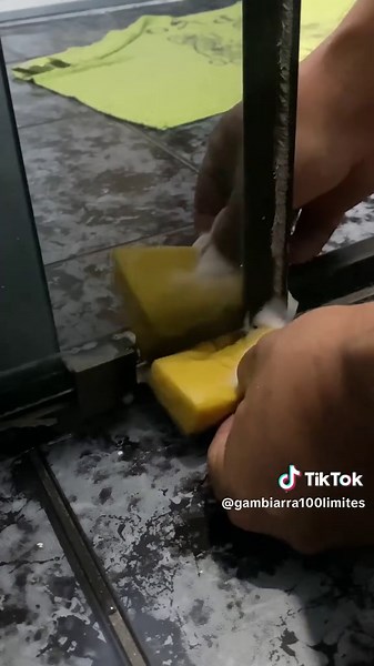 A solução para limpar debaixo do box #solução #tecnica #truques #banheirodecorado