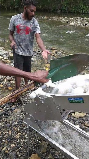 Capturing Fine Gold in Papua New Guinea with a Highbanker.