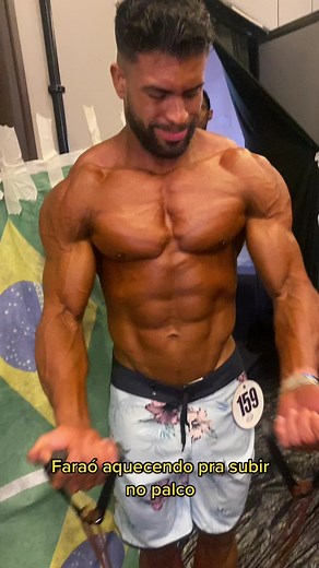 Showcasing Muscular Physique at Farao Physique Event