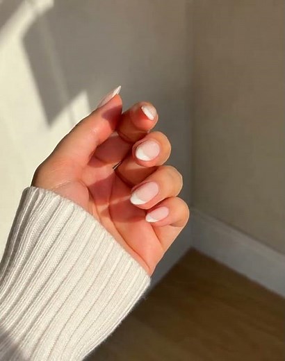 Summer French Tip Almond Nails – Elegant Summer Inspiration #almondnails #trending #nailinspo