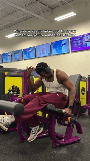 Knee jerk reflex for that win😎 #clockin