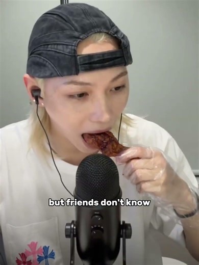 NAURRRR 😭😭 #straykids #felix #bbokari #friendsdoeateachother