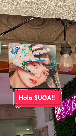 Disfrutando un Café de BTS en un Día Caluroso 🔥