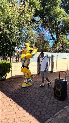 Bumble Bee dancing this is amazing #bumblebee #dance #transformers