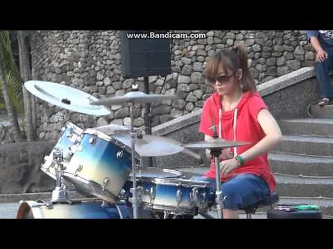 Cute and pretty female drummer from Taiwan (S.White)