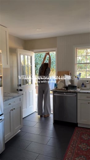 Ellie Frazier on Instagram: "A typical WIEIAD when I work from home!!! I’ve been loving @fitjoy pretzels lately because they’re gluten-free, grain-free and made with simple ingredients aka a better-for-me snack that still tastes sooo good 🥨🤗👩‍💻"