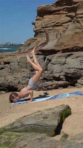 Beach Yoga 🌊 Flow with the Ocean Breath || Yvonne Yoga