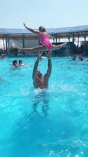 Incredible Split Jump! Girl Leaps into Water with Perfect Flexibility😍