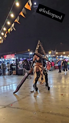 Mi cosplay de pyramid head ❤️ #halloween #pyramidheadsilenthill #cosplayergirl #silenthill #cosplayer #pyramidheadcosplay #cosplaygirls #pyramidhead #parati