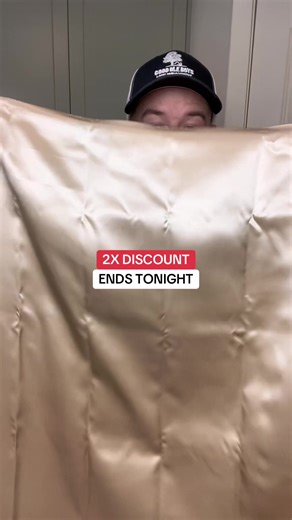 Blissy silk pillowcase in standard and queen sizes, designed for everyday sleep routines. This silk pillowcase features a smooth satin silk texture and a zippered closure to help keep the pillow in place. Ideal for bedroom essentials, sleep accessories, and bedding upgrades. Popular choice for those searching for silk pillowcases for hair and skin, luxury pillowcase alternatives, and cooling pillowcase options. Works well with memory foam pillows and traditional bed pillows. Aesthetic bedding ac