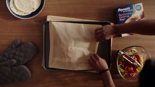 Reynolds TV Spot, 'Chef's Kiss: Easy Prep, Easy Cook, Easy Clean'