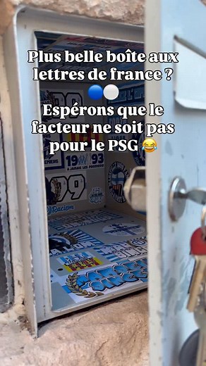 189K views · 3.5K reactions | Boîte aux lettres en cours de custom ⚪️ espérons juste que le facteur ne soit pas pour le PSG sinon …  pour ceux qui veulent des stickers nous n’en vendons pas. On en offre dans les commandes. Et si vous voulez en commandez, contacter nous on vous donne les contacts des gens fiables  #teamOM #OM #peuplebleuetblanc #marseille #olympiquedemarseille #stickers #sticker | Studio 1899 | Facebook