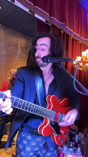 Count down into a year of ambition, gratitude, and purpose. Make the most of this lap 🌎 Thank you to @jeffrubyscincinnati for letting us be a part of their celebration. Happy New Year my friends! #nye #fyp #auldlangsyne #livemusic #2026 | Matt Waters