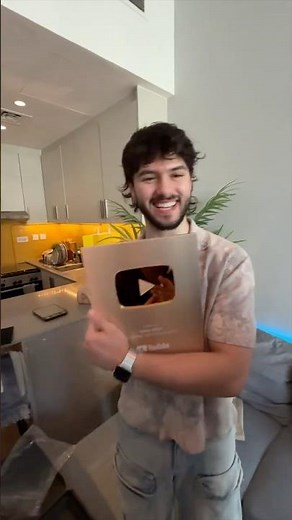 Unboxing my 1 million subscribers Play Button ▶️