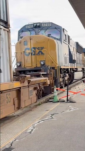 CSX SD70MAC trailing 2nd on a intermodal