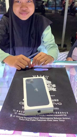 Unboxing the iPhone 13 Midnight Edition