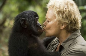 Muriel Robin et Chanee sur la terre des bonobos (France Ô) : "Les singes sont capables de compassion"