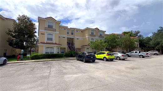 🌴 Modern Living in Altamonte Springs ✨ 980 Mooring Ave #103 — Your Perfect Florida Retreat Step into comfort and convenience in this beautifully updated home located in one of Altamonte Springs’ most desirable communities. Enjoy bright interiors, a functional layout, and easy access to everything you love. 🏡 Key Highlights ✅Spacious, well‑designed floor plan ✅Modern finishes throughout ✅Resort‑style community amenities ✅Minutes from shopping, dining & major highways ✅Ideal for first‑time buyer