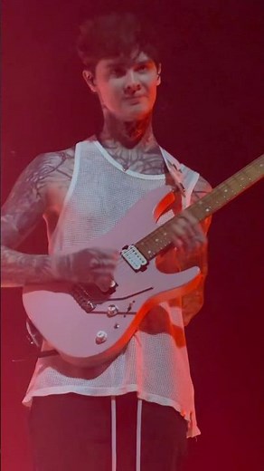 Polyphia Live: Tim Henson performs Champagne 🎸 #progressivemetal