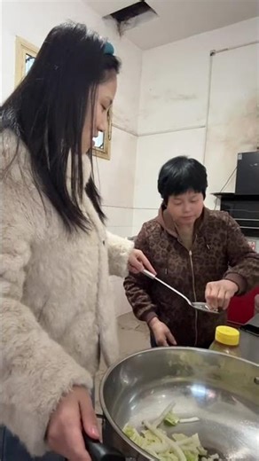 Hilarious Mom-in-Law & Daughter-in-Law Pranks - Family Fun at Its Best