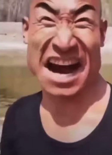 Chinese square man explaining meme