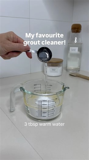 Sophie Webb on Instagram: "This little DIY grout cleaner never fails me 🤍 Recipe: 1 cup baking soda 1/4 cup dish soap 3 tbsp hydrogen peroxide 3 tbsp warm water Mix well Pour into a sealed squeeze bottle Leave on grout for 5 mins Scrub + wipe away ✨ #HomeMadeSimple #CleanWithMe"
