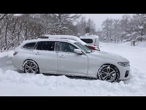 BMW 320d xDrive Mスポーツ ツーリング 雪道