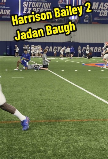 Jadan Baugh destaca en la jugada con Harrison Bailey
