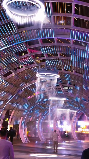 Shenzhen is glowing for the season! Glow Shenzhen 2025, a grand light and art festival, brings 182 works from 7 countries to the city, turning the Shenzhen Bay promenade into a shimmering coastline of installations, reflections, and nighttime wanderers. Video from 圳有你 | ShenzhenStory