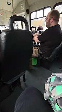 LoL🤣 the go bus driver is too Loco