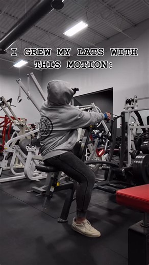 Jack Stiele on Instagram: "I GREW MY LATS WITH THIS MOTION: Single Arm Lat Biased Row: - Open up towards your working side - Tilt towards working side to be in a straight line of pull - Own the stretch and squeeze of your reps - lead with your elbow tight to body, towards your hip Your intention drives your intensity! Want to take your training to the next level? DM ME!"