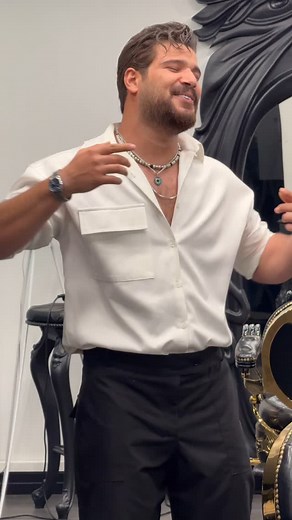 ‎RIVAN | ریوان‎ | ‎قشنگه آرزو‌کردن کسی حتی به غلط.👌🤍 گفتی واسه من باشه قشنگیات گفتم جشم🫡♥️ بفرست واسه‌کسی که باید بفرستی🫶🏼🩵 @rivan.music @rivan.music‎ | Instagram